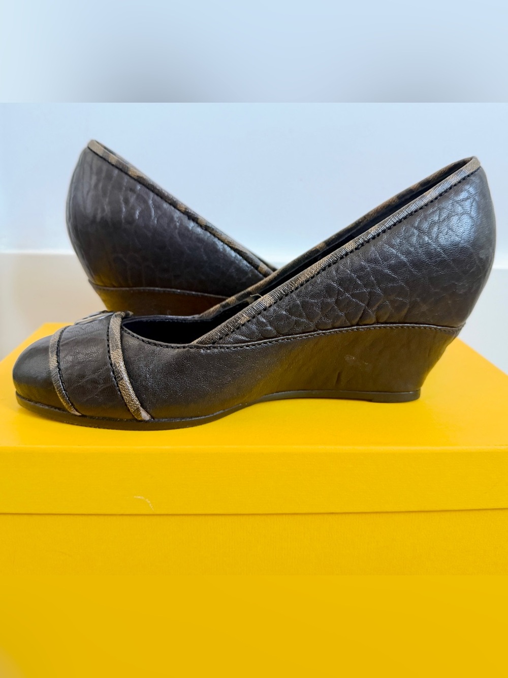 New with tags in box Fendi Zucca logo brown textured leather  Wedge Pumps EU 37.